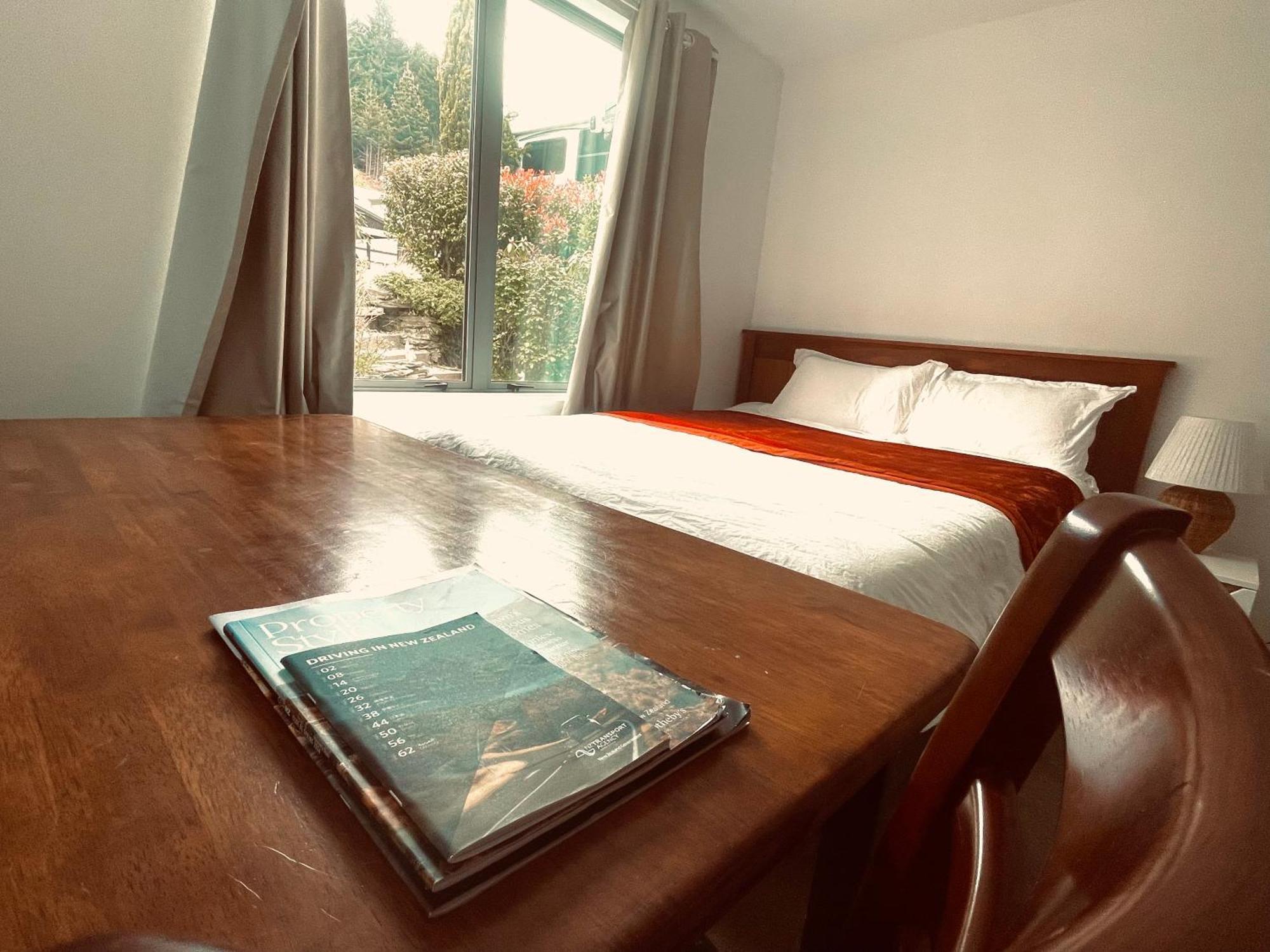 Ming'S Lakeside Goldleaf Suites Квинстаун Экстерьер фото