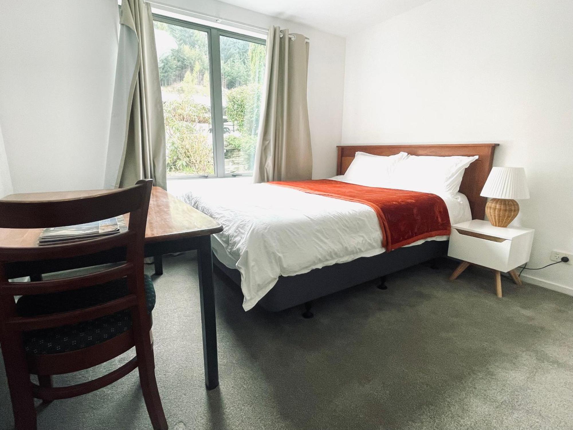 Ming'S Lakeside Goldleaf Suites Квинстаун Экстерьер фото