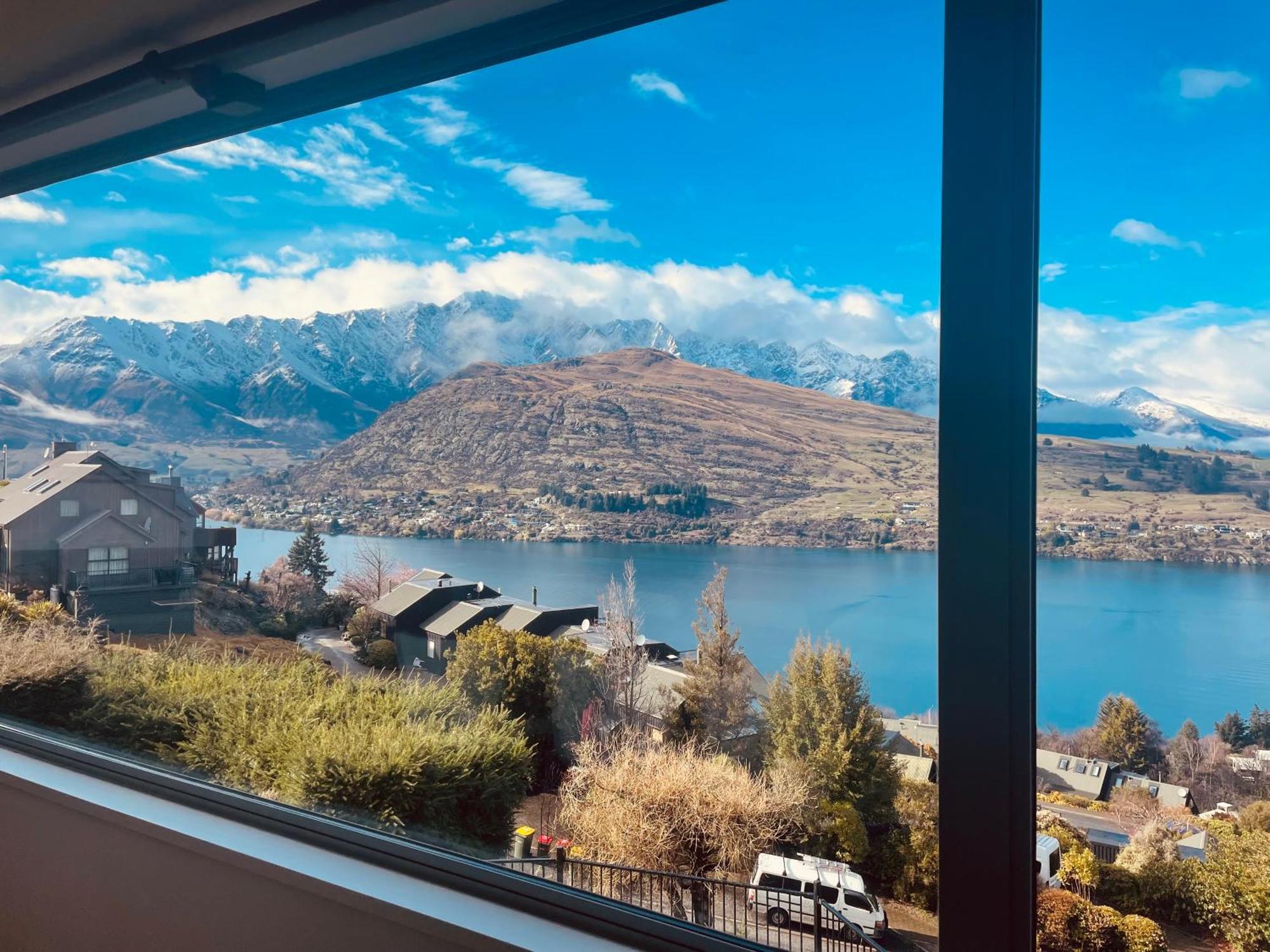 Ming'S Lakeside Goldleaf Suites Квинстаун Экстерьер фото