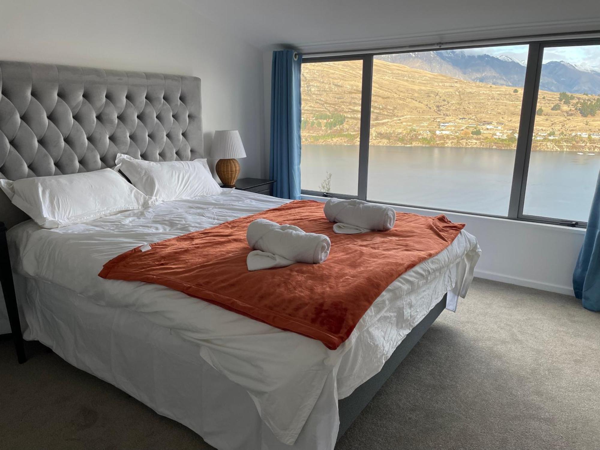 Ming'S Lakeside Goldleaf Suites Квинстаун Экстерьер фото