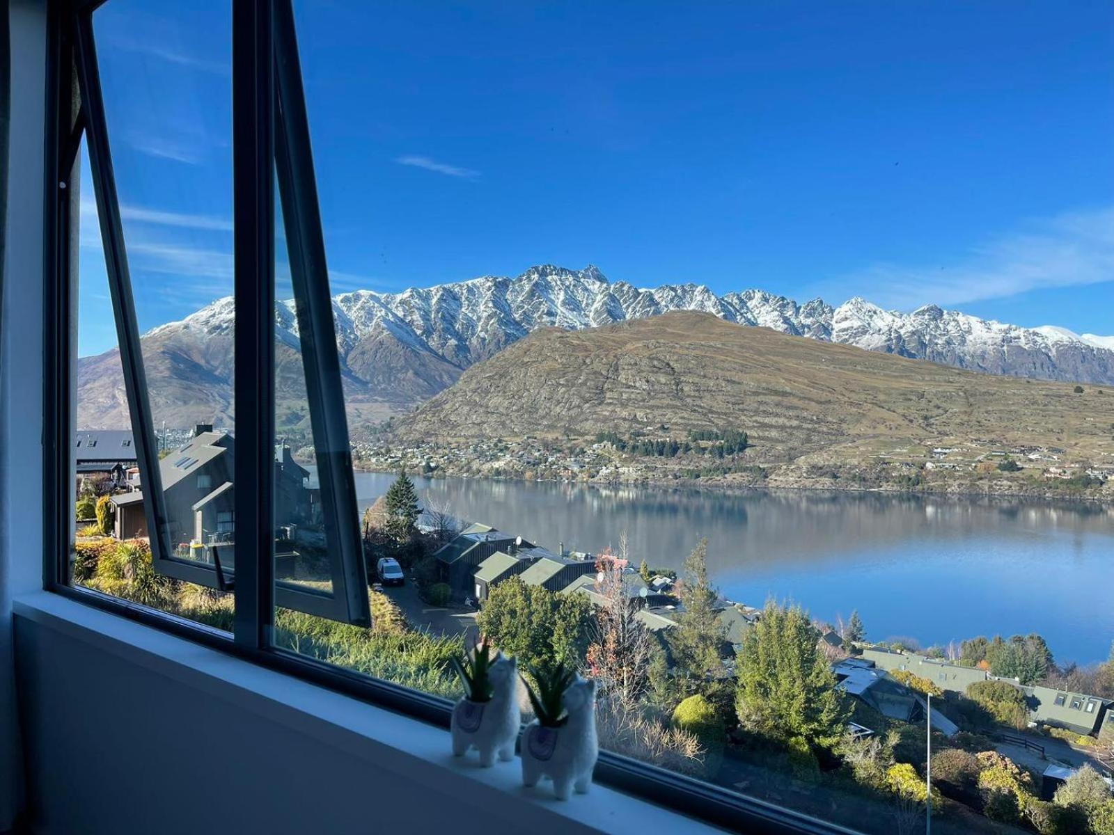 Ming'S Lakeside Goldleaf Suites Квинстаун Экстерьер фото