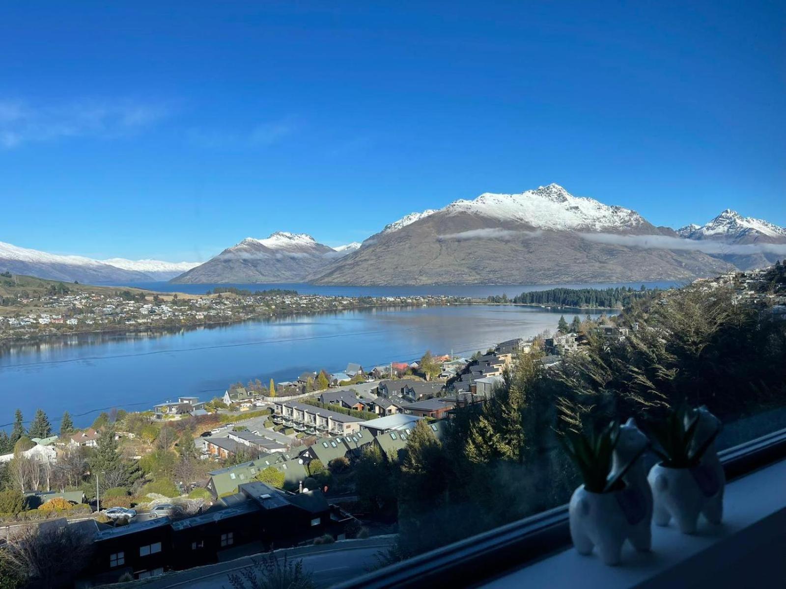 Ming'S Lakeside Goldleaf Suites Квинстаун Экстерьер фото